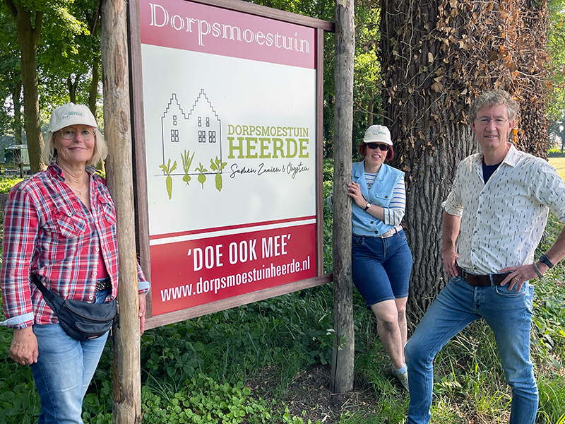 Dorpsmoestuin Heerde ontvangt verbandtrommel