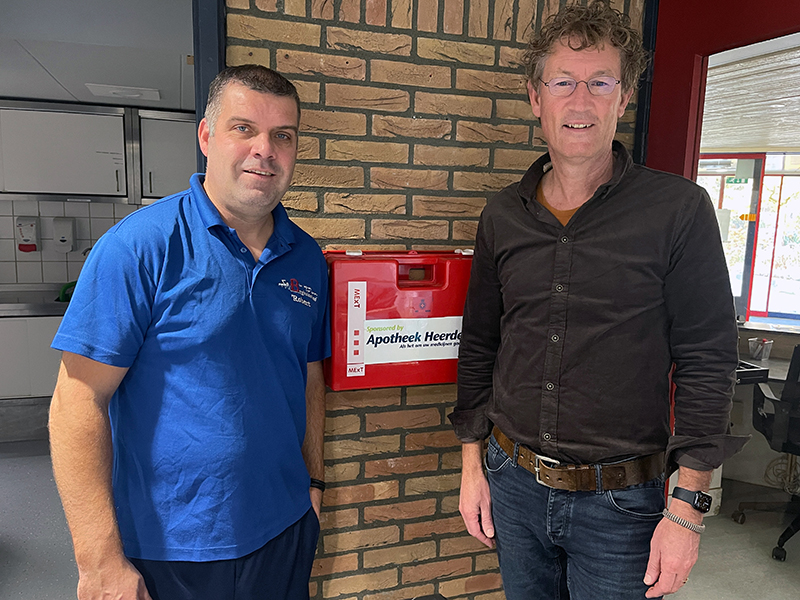 Het Berghuizerbad in Wapenveld en Apotheek Heerde verlengen hun samenwerking met een nieuw driejarig sponsorcontract.